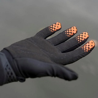 Predator Gloves3